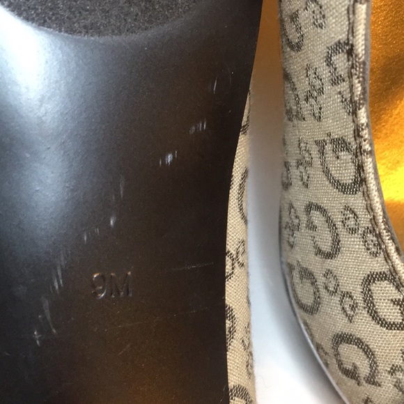 GUESS Women’s Peep-Toe Pumps - Picture 5 of 8